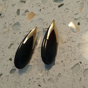 Black onyx teardrop earring with 14k gold enlay